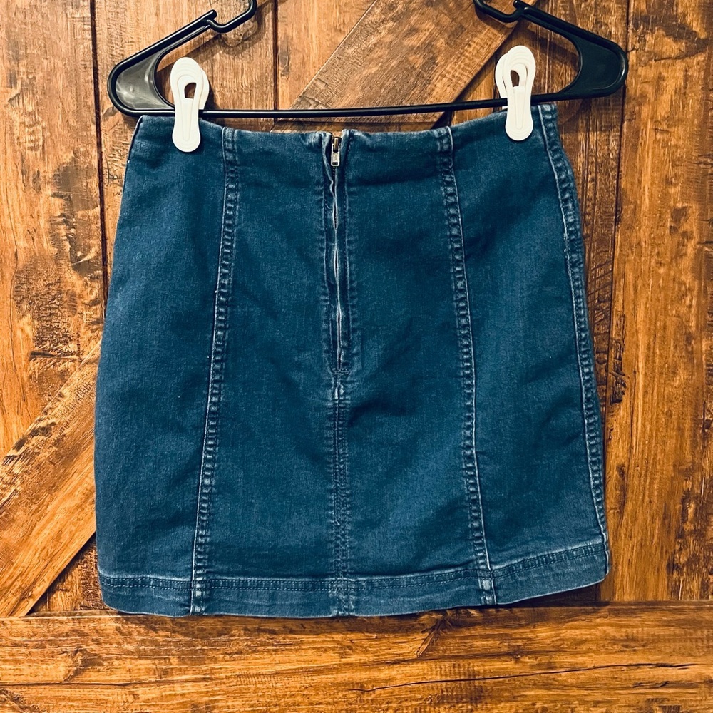 FREE PEOPLE Denim Mini Skirt‎ Blue Wash Front Zip Button Closure Size 27 - Picture 3 of 7